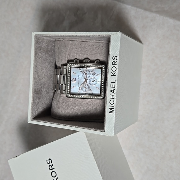 Michael Kors Chronograph Quartz Crystal Watch MK5350 - Picture 11 of 12